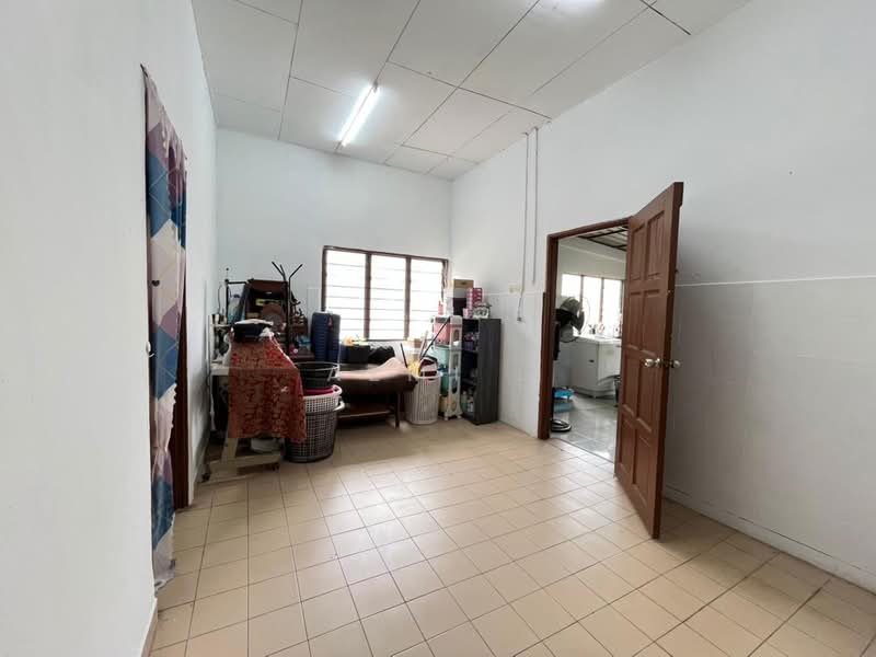 1-storey Terraced House for Sale in Meru (Klang) - Azmi . - Living Room - PropertyGuru.com.my