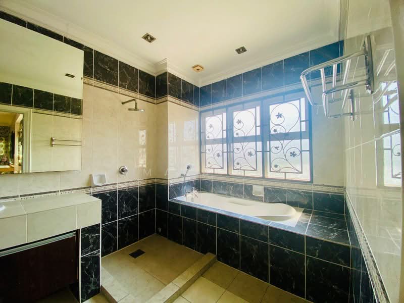 Rumah Banglo untuk Dijual di Ampang Jaya (Ampang) - Cik Maya Abdul - Bathroom - PropertyGuru.com.my