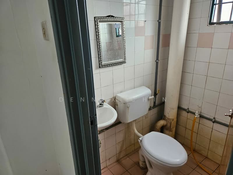 Apartment for Sale at Pangsapuri Perdana - Dennix Chin - Bathroom - PropertyGuru.com.my
