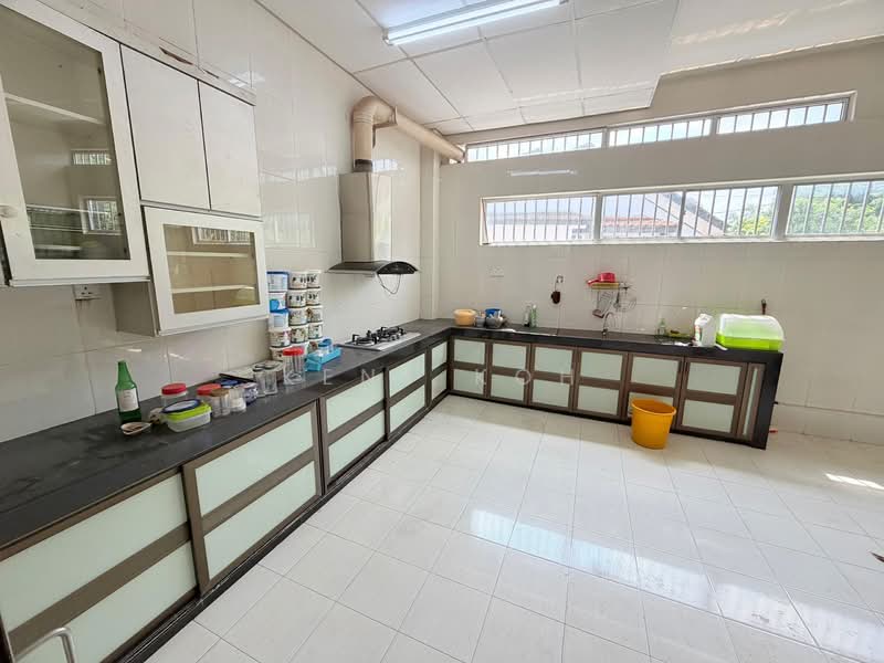 Semi-Detached House for Sale in Taman Sutera Utama (Skudai) - Kent Koh - Kitchen - PropertyGuru.com.my