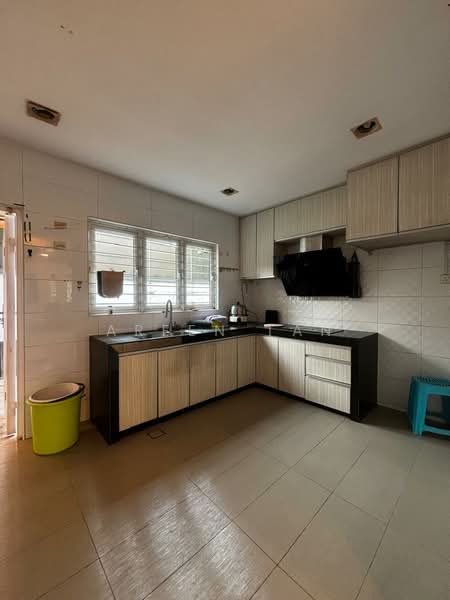 Semi-Detached House for Sale in Klang (Selangor) - Areen Tan - Kitchen - PropertyGuru.com.my
