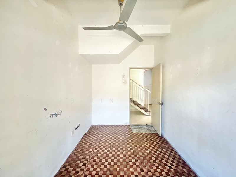 1.5-storey Terraced House for Sale in Taman Impian Putra (Bangi) - Sabirin Ahmad - Interior - PropertyGuru.com.my