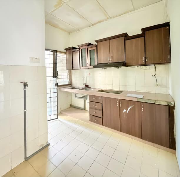 1.5-storey Terraced House for Sale in Taman Impian Putra (Bangi) - Sabirin Ahmad - Kitchen - PropertyGuru.com.my