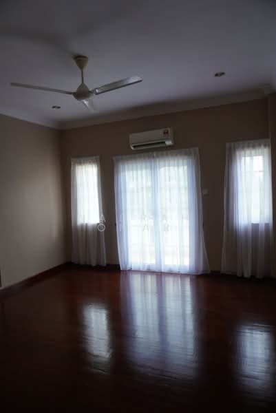 Rumah Banglo untuk Disewa di Country Heights (Kajang) - Nadrah Omar - PropertyGuru.com.my