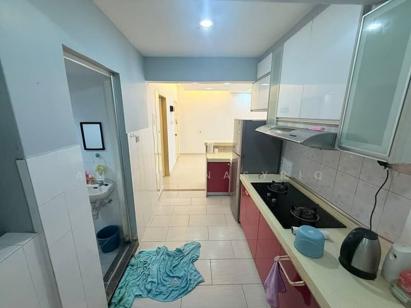 Apartment for Sale at Lakeview Apartments - Amirul Nasyriq - Kitchen - PropertyGuru.com.my
