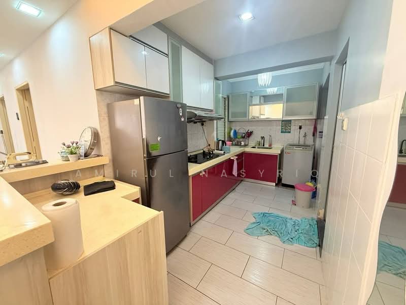 Apartment for Sale at Lakeview Apartments - Amirul Nasyriq - Kitchen - PropertyGuru.com.my