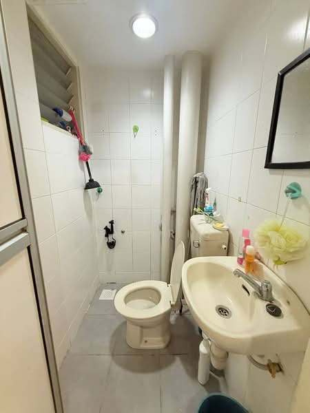 Apartment for Sale at Lakeview Apartments - Amirul Nasyriq - Bathroom - PropertyGuru.com.my