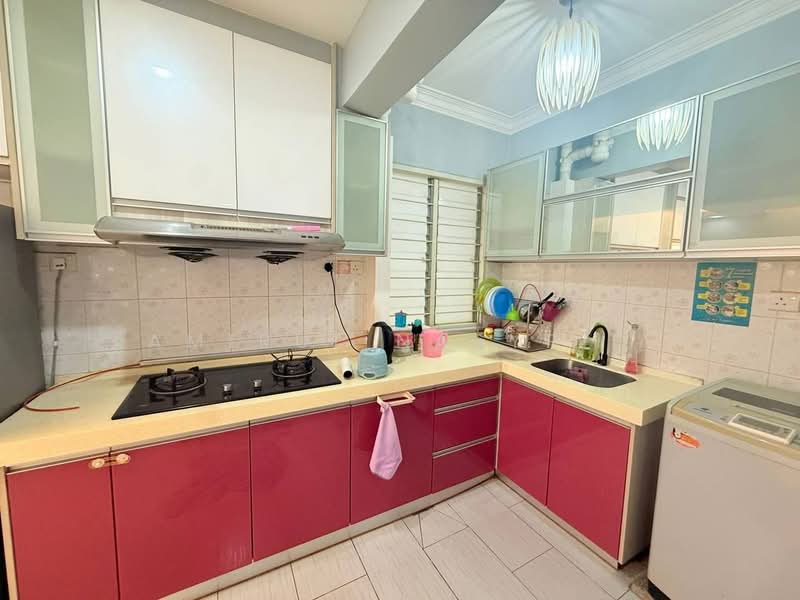 Apartment for Sale at Lakeview Apartments - Amirul Nasyriq - Kitchen - PropertyGuru.com.my