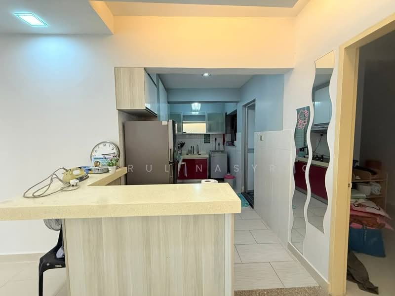 Apartment for Sale at Lakeview Apartments - Amirul Nasyriq - Kitchen - PropertyGuru.com.my