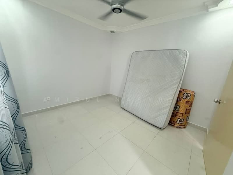 Apartment for Sale at Lakeview Apartments - Amirul Nasyriq - Bedroom - PropertyGuru.com.my