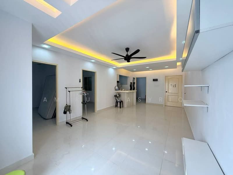Apartment for Sale at Lakeview Apartments - Amirul Nasyriq - Living Room - PropertyGuru.com.my