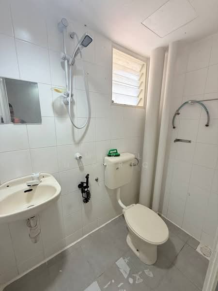 Apartment for Sale at Lakeview Apartments - Amirul Nasyriq - Bathroom - PropertyGuru.com.my