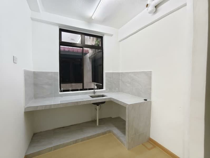 Flat for Sale at Taman Tan Sri Yaacob - Melinda Ee - Kitchen - PropertyGuru.com.my