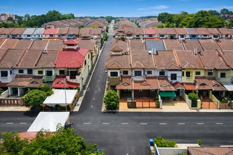 Rumah Teres untuk Dijual di Taman Bukit Subang (Shah Alam) - Luqman Ramli - Exterior - PropertyGuru.com.my