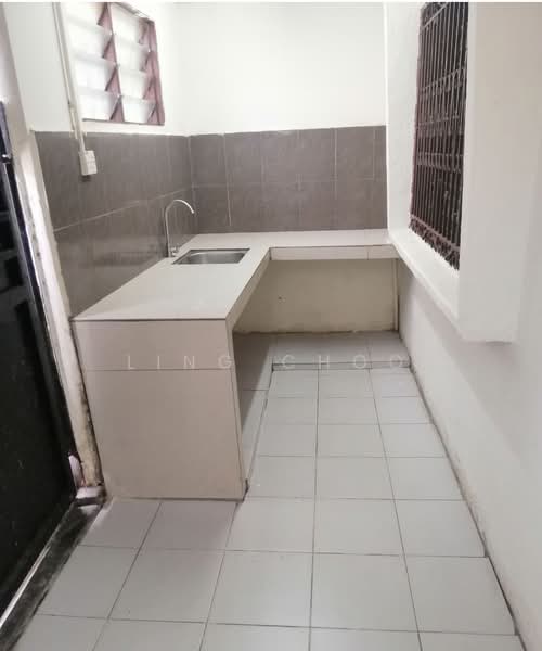 1-storey Terraced House for Rent in Petaling Jaya (Selangor) - Ling Choo - Kitchen - PropertyGuru.com.my
