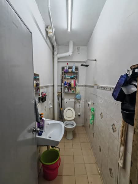 Apartment for Sale at Ascadia Lake View Apartment - Bryan Cho - Bathroom - PropertyGuru.com.my