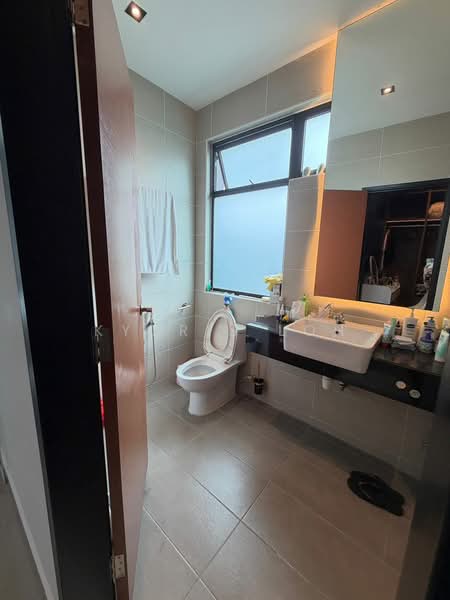 Cluster House for Sale in Bandar Seri Alam (Masai) - Kyoris Loh - Bathroom - PropertyGuru.com.my