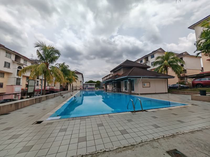 Pangsapuri untuk Dijual di Sri Awana Townhouse - Leo SK - Pool - PropertyGuru.com.my
