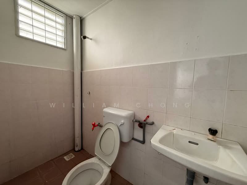 Rumah Teres 1 Tingkat untuk Dijual di Bukit Beruang (Bukit Baru) - William Chong - Bathroom - PropertyGuru.com.my