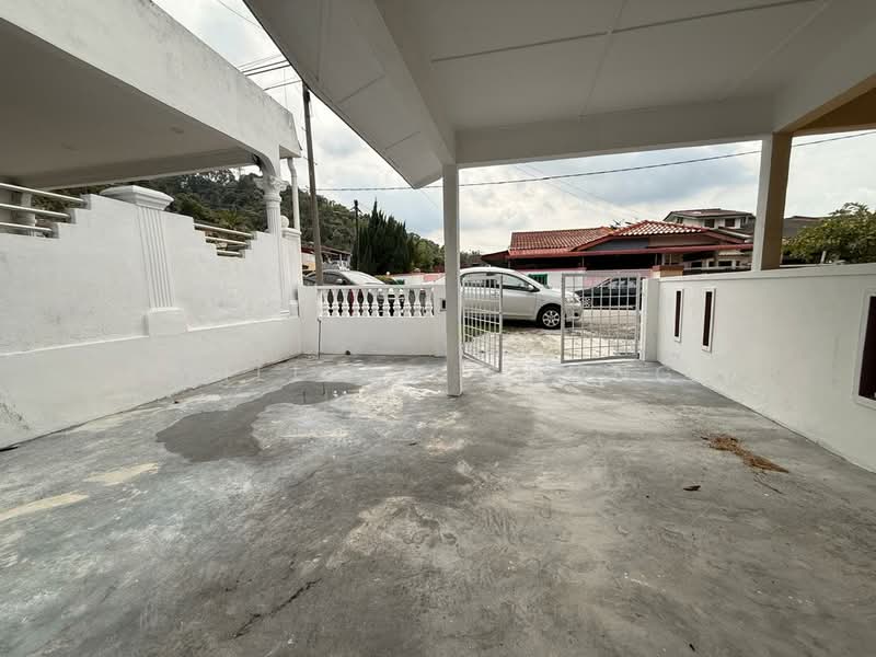 Rumah Teres 1 Tingkat untuk Dijual di Bukit Beruang (Bukit Baru) - William Chong - Exterior - PropertyGuru.com.my