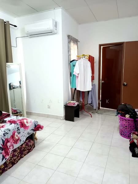 2-storey Terraced House for Sale in U12, Taman Cahaya Alam (Shah Alam) - Rizal Razak - Bedroom - PropertyGuru.com.my