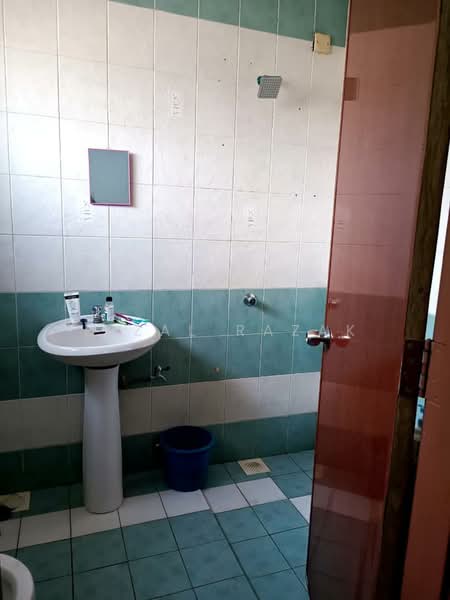 2-storey Terraced House for Sale in U12, Taman Cahaya Alam (Shah Alam) - Rizal Razak - Bathroom - PropertyGuru.com.my