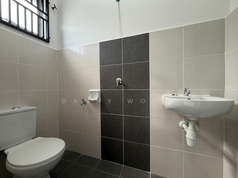 Rumah Teres 2 Tingkat untuk Disewa di Rawang (Selangor) - Danny Wong - Bathroom - PropertyGuru.com.my