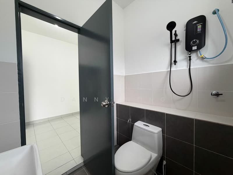 Rumah Teres 2 Tingkat untuk Disewa di Rawang (Selangor) - Danny Wong - Bathroom - PropertyGuru.com.my