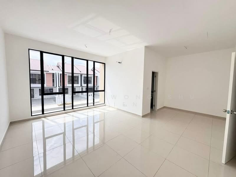 Rumah Teres 2 Tingkat untuk Dijual di Taman Desa Tebrau (Tebrau) - Sharon Wong Shu Shien - Master Bedroom - PropertyGuru.com.my