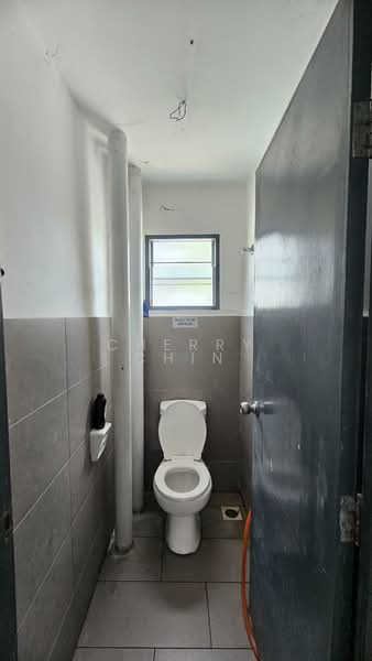 Terrace Factory for Rent in Sungai Kapar Indah Industrial Park (Kapar) - Cherry Chin - Bathroom - PropertyGuru.com.my