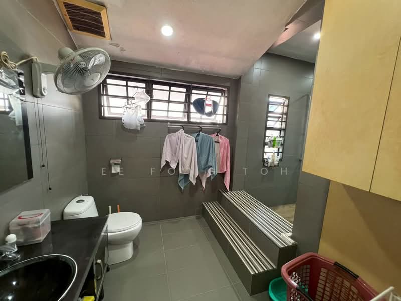 Semi-Detached House for Sale in Taman Perling (Perling) - Ee Fong Toh - Bathroom - PropertyGuru.com.my