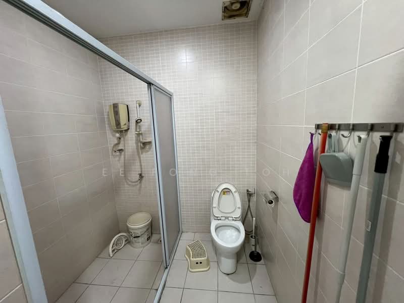 Semi-Detached House for Sale in Taman Perling (Perling) - Ee Fong Toh - Bathroom - PropertyGuru.com.my