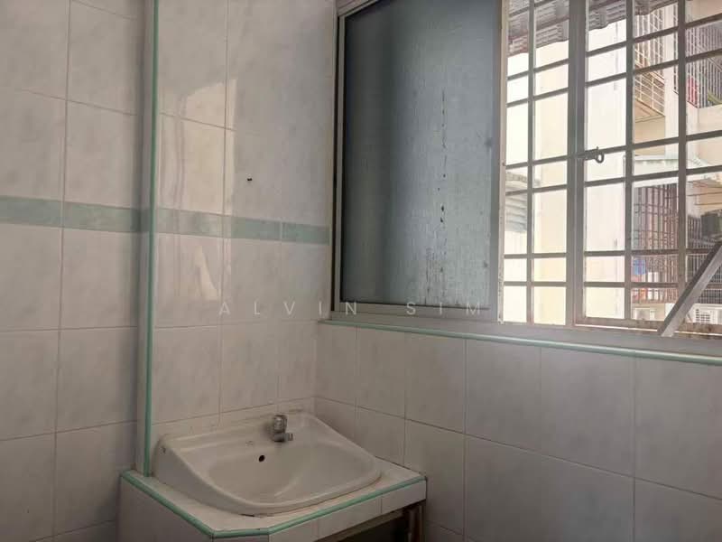 Pangsapuri untuk Dijual di Kingfisher Series - Alvin Sim - Bathroom - PropertyGuru.com.my