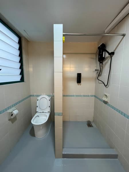 Condominium for Rent at The Straits View Condominium - Emma Lee - Bathroom - PropertyGuru.com.my