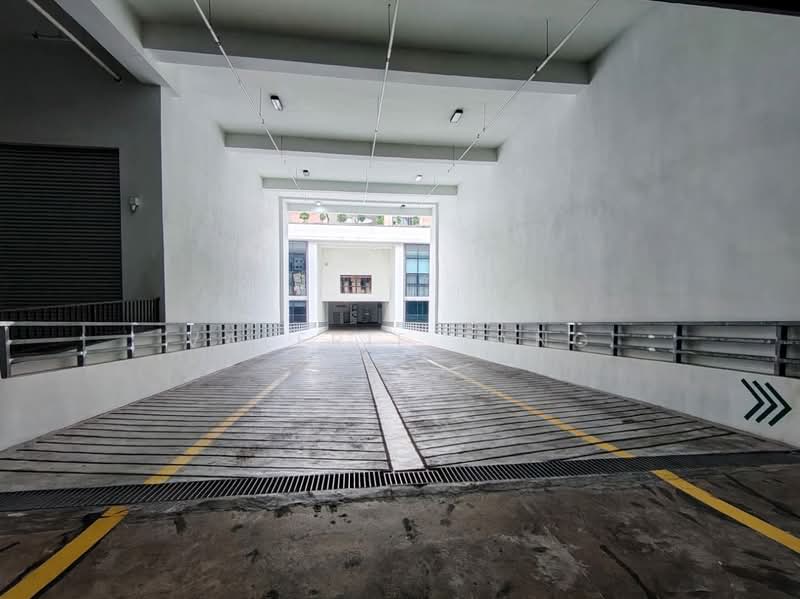 Gudang untuk Disewa di Taman Sains Selangor (Kota Damansara) - Valerie Tang - Entrance - PropertyGuru.com.my