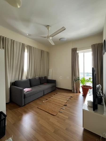 Kondominium untuk Dijual di The Plaza Condominium - Angie Chai - Living Room - PropertyGuru.com.my