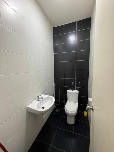 Rumah Teres 2 Tingkat untuk Disewa di Taman Mount Austin (Tebrau) - Emma Lee - Bathroom - PropertyGuru.com.my