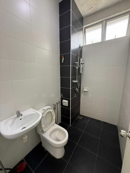 Rumah Teres 2 Tingkat untuk Disewa di Taman Mount Austin (Tebrau) - Emma Lee - Bathroom - PropertyGuru.com.my