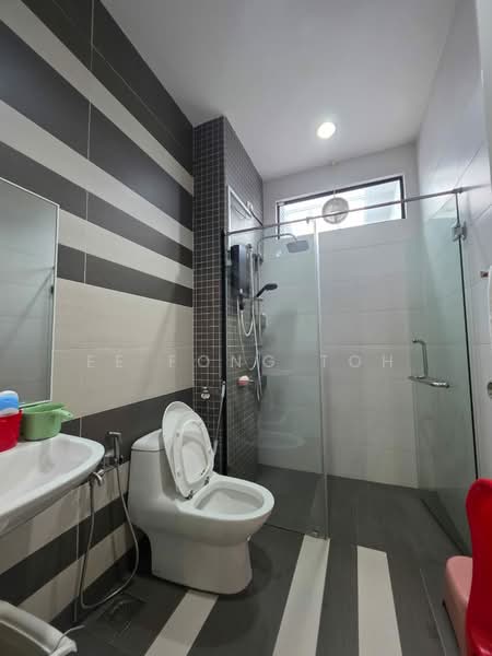 Cluster House for Sale in Taman Ungku Tun Aminah (Skudai) - Ee Fong Toh - Bathroom - PropertyGuru.com.my