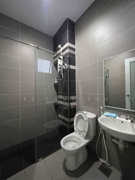 Cluster House for Sale in Taman Ungku Tun Aminah (Skudai) - Ee Fong Toh - Bathroom - PropertyGuru.com.my