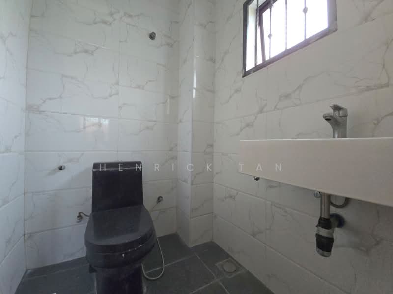 Rumah Teres 2 Tingkat untuk Dijual di Usj 3 (Subang Jaya) - Henrick Tan - Bathroom - PropertyGuru.com.my