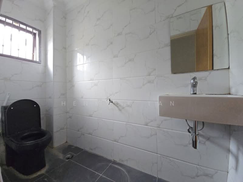 Rumah Teres 2 Tingkat untuk Dijual di Usj 3 (Subang Jaya) - Henrick Tan - Bathroom - PropertyGuru.com.my