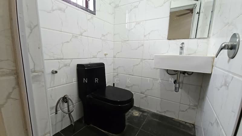 Rumah Teres 2 Tingkat untuk Dijual di Usj 3 (Subang Jaya) - Henrick Tan - Bathroom - PropertyGuru.com.my