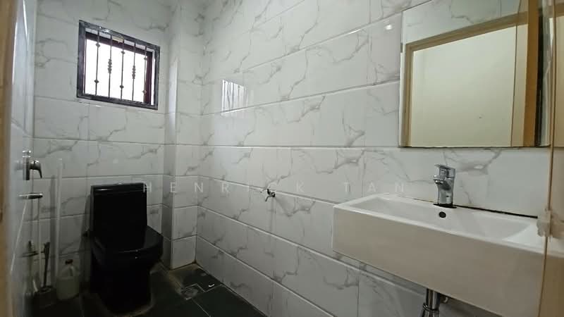 Rumah Teres 2 Tingkat untuk Dijual di Usj 3 (Subang Jaya) - Henrick Tan - Bathroom - PropertyGuru.com.my