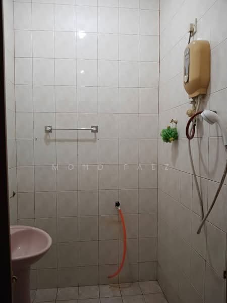 Rumah Teres 1 Tingkat untuk Dijual di Taman Makmur (Kulai) - Mohd Faez - Bathroom - PropertyGuru.com.my