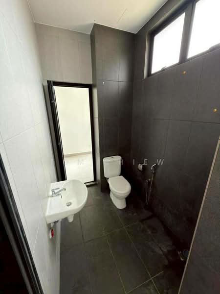 2-storey Terraced House for Sale in Taman Mount Austin (Tebrau) - Tom Chiew - Bathroom - PropertyGuru.com.my