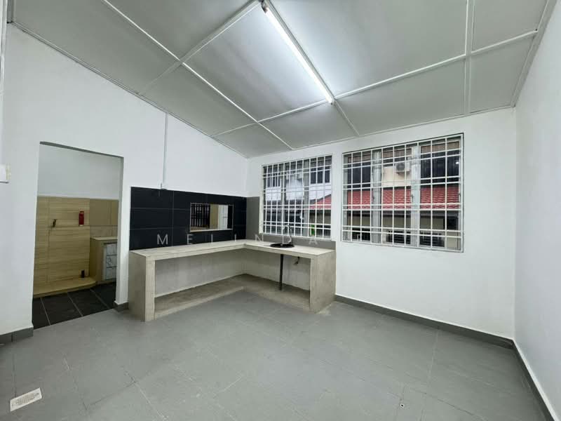 Rumah Teres 2 Tingkat untuk Dijual di Taman Puteri Wangsa (Ulu Tiram) - Melinda Ee - Kitchen - PropertyGuru.com.my