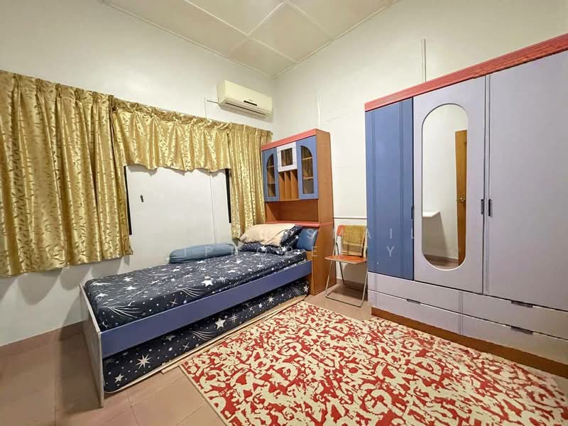 Rumah Teres 1 Tingkat untuk Dijual di Johor Bahru (Johor) - Azlan Ismail aiproperty - Bedroom - PropertyGuru.com.my