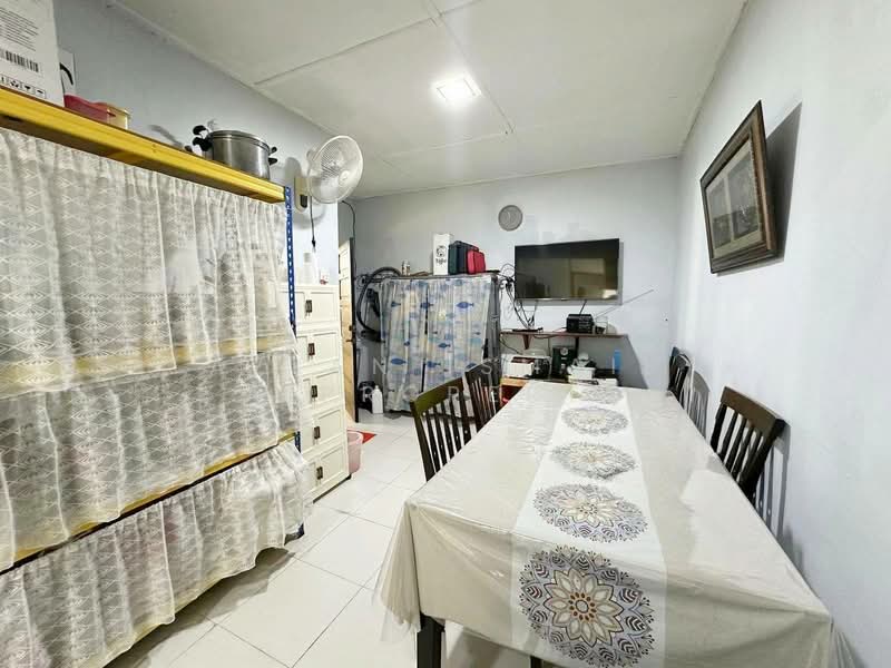 Rumah Teres 1 Tingkat untuk Dijual di Johor Bahru (Johor) - Azlan Ismail aiproperty - Dining Room - PropertyGuru.com.my