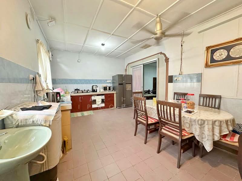 Rumah Teres 1 Tingkat untuk Dijual di Johor Bahru (Johor) - Azlan Ismail aiproperty - Kitchen - PropertyGuru.com.my